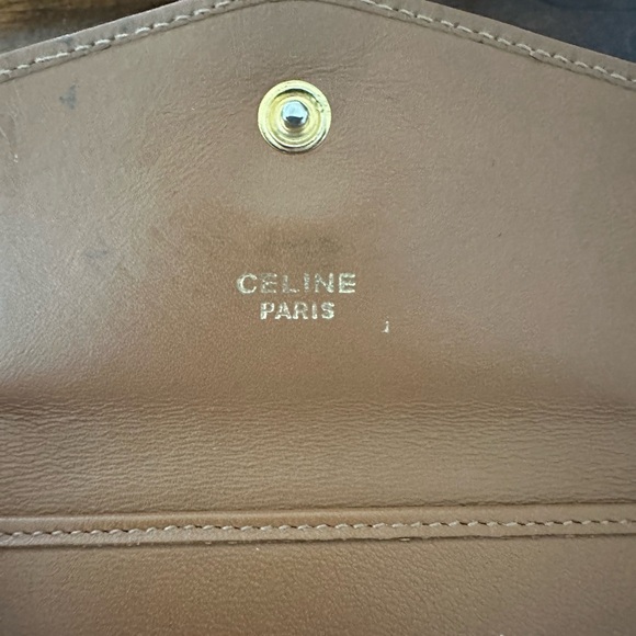 Vintage Celine Tan Leather Wallet with Gold Clasp - preloved - Picture 2 of 7